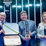 Rafael Fonteles recebe comenda do Senado por avanço do Piauí na alfabetização na idade certa