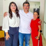 Rafael Fonteles reencontra moradora e destaca transformação da Rua Santa Quitéria com pavimentação